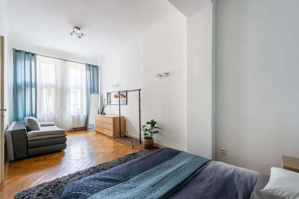Spacious Apartment With Balcony At Wenceslas Sq Prague Exterior photo